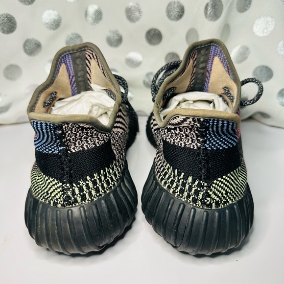 Adidas Yeezys - Picture 5 of 10